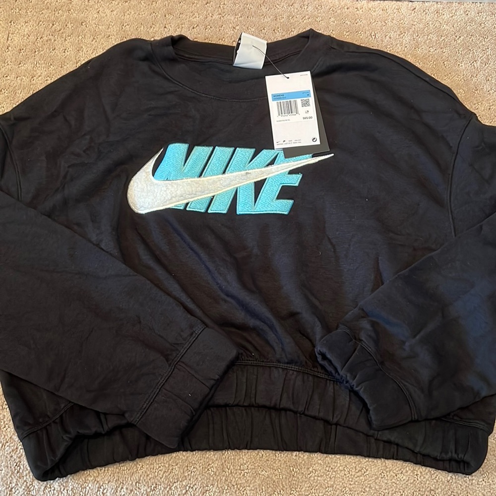 Nike NWT Black Oversized Cropped Sweatshirt. Size Medium.